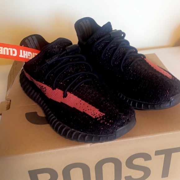 Kids Yeezy Boost 350 V2 Black & Red size 1
